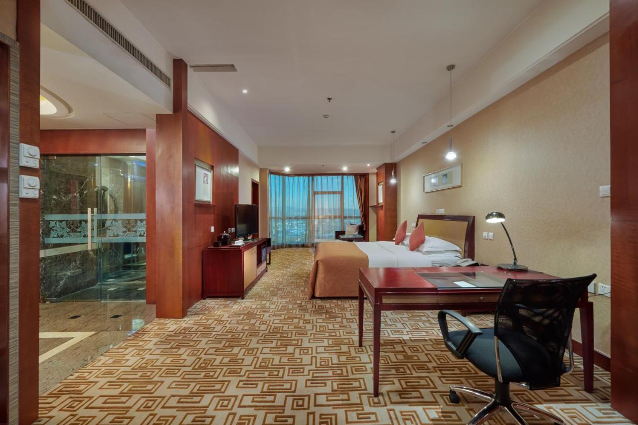 Empark Grand Hotel Kunming Bagian luar foto