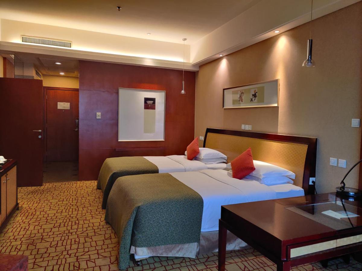 Empark Grand Hotel Kunming Bagian luar foto