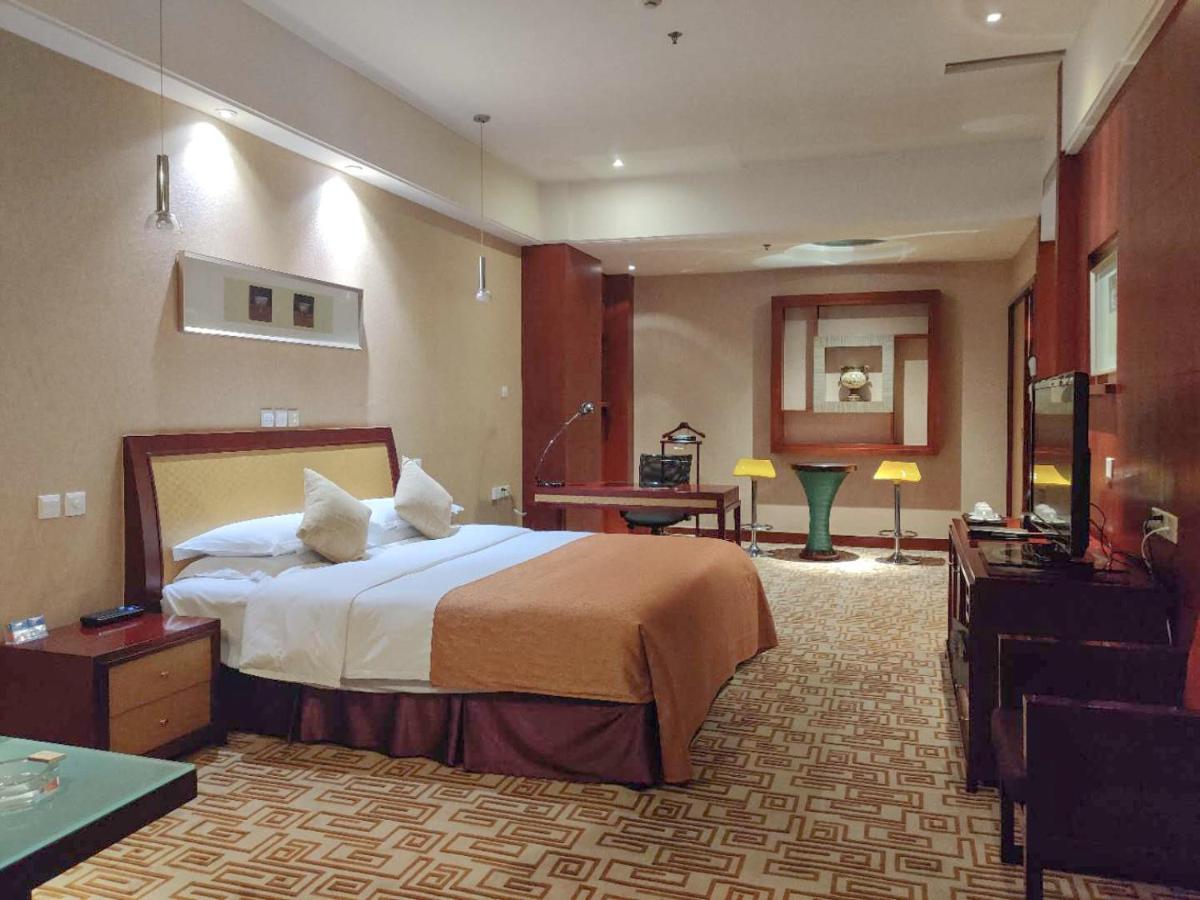 Empark Grand Hotel Kunming Bagian luar foto