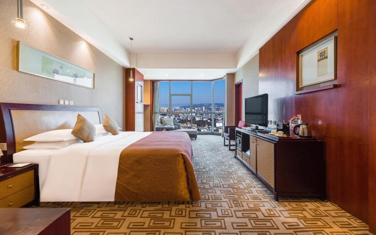 Empark Grand Hotel Kunming Bagian luar foto