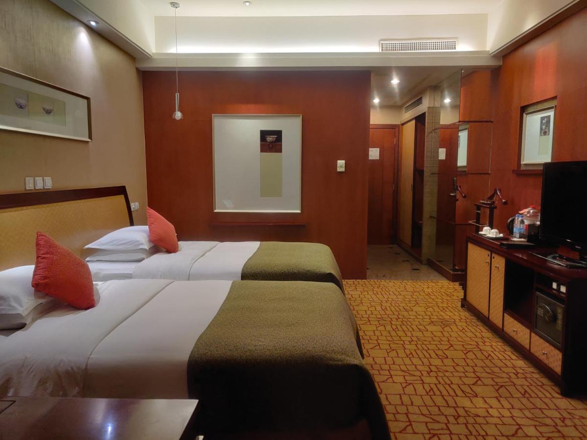 Empark Grand Hotel Kunming Bagian luar foto